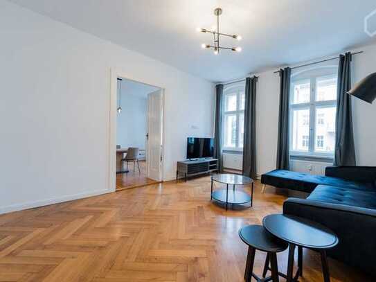 Stilvolle, modernisierte 3-Zimmer-Wohnung mit Balkon und Design Einbauküche in Wilmersdorf