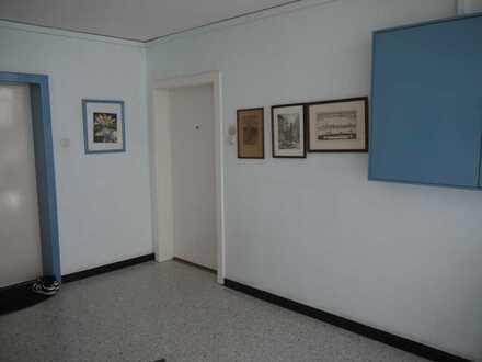 Erschwingliche 3,5-Zimmer-Wohnung mit Balkon in Duisburg Hochemmerich