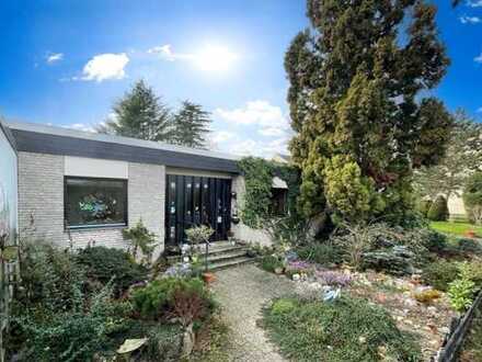 Auf die Lage kommt es an! Gut aufgeteilter Bungalow mit Modernisierungsbedarf in MG-Windberg!!