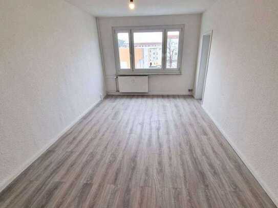 *Neues Jahr, neues Glück* 4-Raumwohnung + Tageslichtbad + Einbauküche als Option!