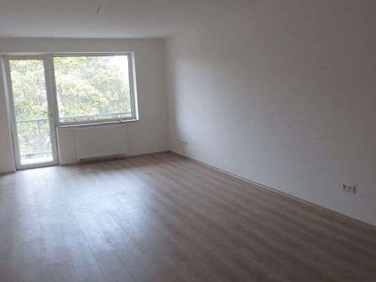 Neu sanierte super 2-Zimmer-Wohnung im Veedel!!! Keine WG !!!!