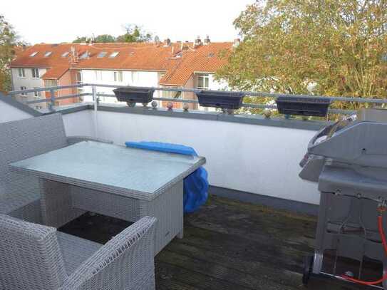 EXKLUSIVE DACHTERRASSEN-MAISONETTE-WHG. PROVISIONSFREI 2 BÄDER PARKETT PKW-STELLPL. RUHIG/HOLTHAUSEN