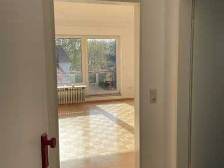 Moderne, helle Dachgeschosswohnung in der Sieker-Schweiz