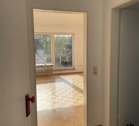 Moderne, helle Dachgeschosswohnung in der Sieker-Schweiz