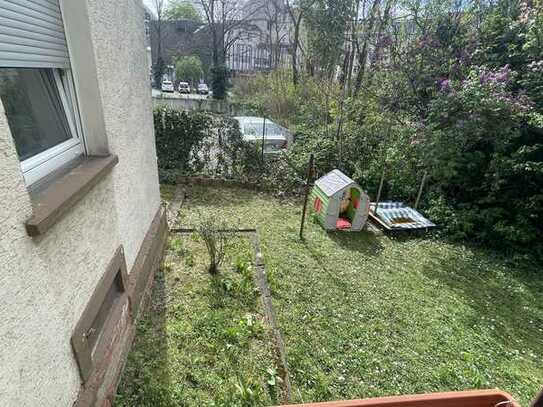 "GARTENWOHNUNG" IM NORDEND: Hell & ruhig, Balkon mit 90 m² Garten!