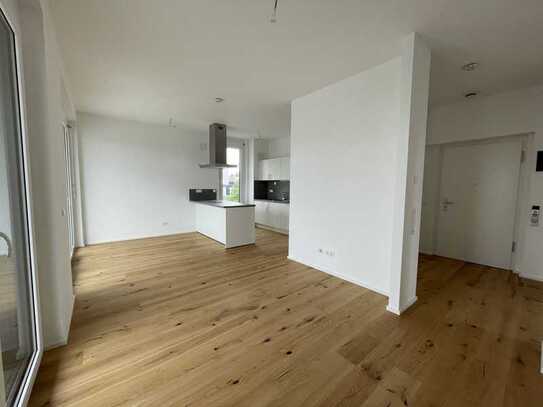 WE98: Schöne 3 Zimmer Penthouse-Wohnung mit Balkon und Einbauküche