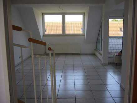 Attraktive 3-Raum-Maisonette-Wohnung mit EBK und Balkon in Pulheim
