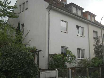 Freundliche 2-Zimmer-Hochparterre-Wohnung mit Balkon in Frankfurt