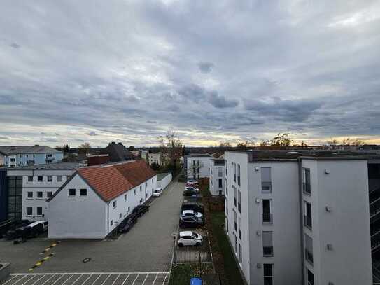 ... Frei zum Bezug - moderne 3-Zimmer-Wohnung mit Südbalkon in zentraler Lage ...