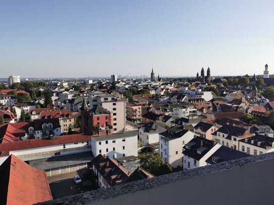 2-ZW, Balkon, EBK, 2 Stellpl. und Weitblick über HG und FFM