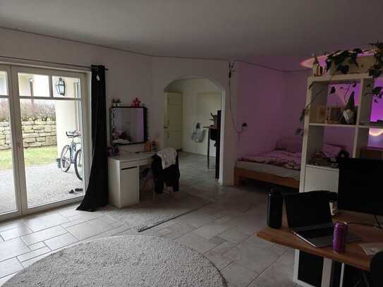 Schöne 1,5 Zimmer Wohnung mit Garten