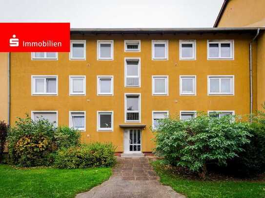 Frankfurt Dornbusch: Gepflegte Zweizimmerwohnung mit großem Ausbaupotential im Dachboden