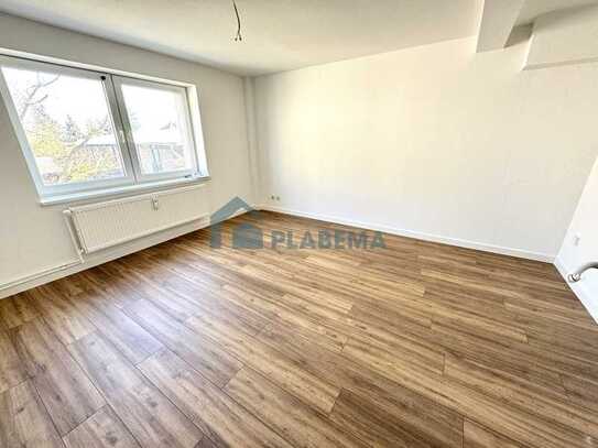 1-Zimmer-Wohnung, frisch renoviert mit neuer Einbauküche in zentraler Lage & Parkplatzoption