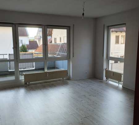 Geschmackvolle 3,5-Zimmer-Wohnung mit gehobener Innenausstattung mit Balkon und EBK in Pleidelsheim