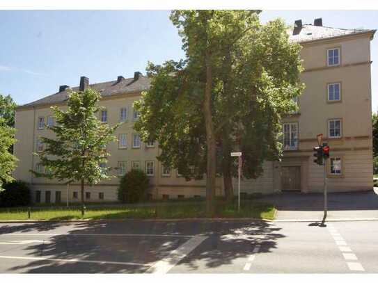 2 Räume mit Balkon in zentraler Lage