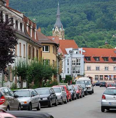 Ab sofort zu vermieten! Zentrale Lage in Handschuhsheim...95,00 EURO pro Stellplatz