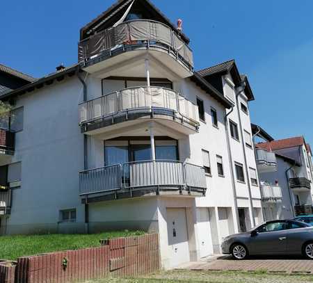 Hübsche 2-Zimmer-Wohnung mit Balkon, Garage und EBK in Engelstadt