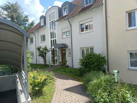 Freundliche und gepflegte 2-Zimmer-Terrassenwohnung mit geh. Innenausstattung mit Terrasse u Garten