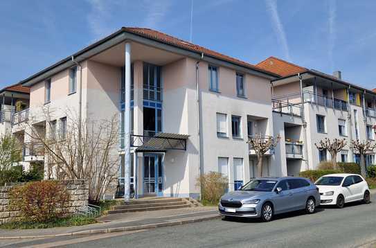 Wunderschöne 2-Raum-Wohnung mit Blick ins Grüne mit Loggia, Tiefgarage, Küche und Keller von privat