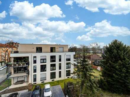 Lichtdurchflutetes Penthouse mit umlaufender Terrasse und Tageslicht Bad