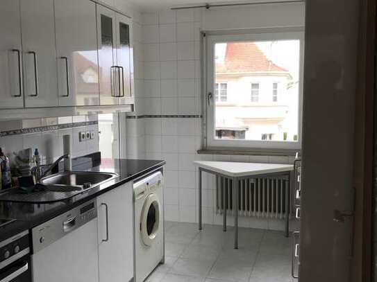 Möbliert schöne, helle 4-Zimmer-Wohnung mit 1 grosse Terrasse, 2 Balkon, Einbauküche in Leinfelden-E