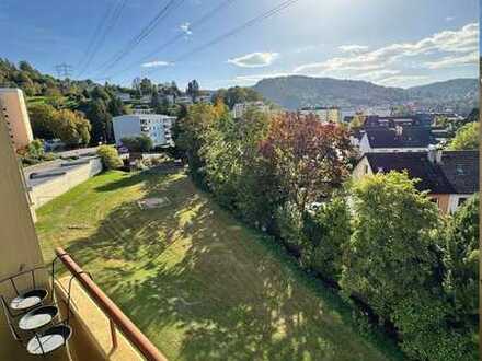 Gepflegte Wohnung mit Einbauküche, vier Zimmern sowie Balkon in Gernsbach