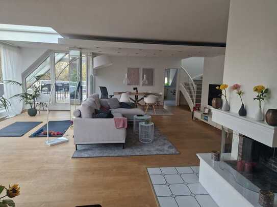 3000.0 € - 210.0 m² - 5.0 Zi.