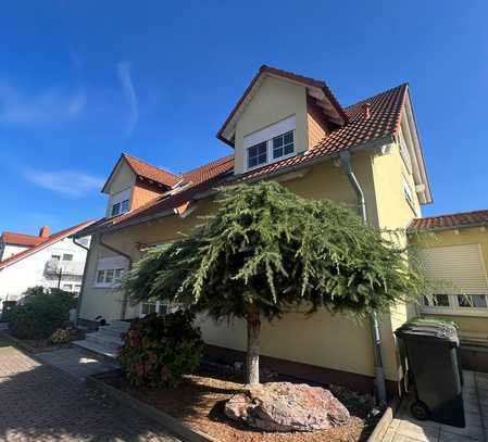 Maisonette-Wohnung mit Balkon