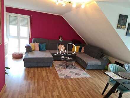 Schöne 2 Zimmer-Dachgeschoss-Wohnung im Topzustand und freiwerdend