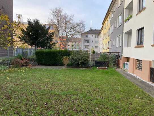 Großzügige Dachgeschosswohnung mit alleiniger Gartennutzung