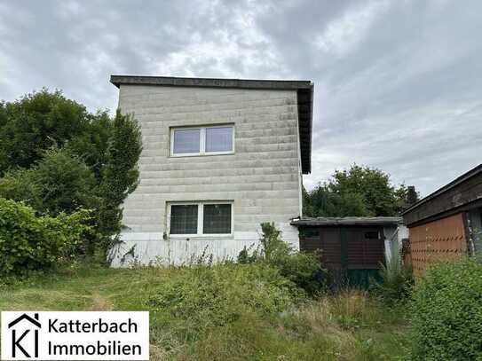 Sanierungsbedürftiges Ein- bis Zweifamilienhaus in guter Lage in Osterode am Harz