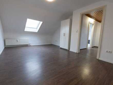 Schöne 2-Zimmer-Dachgeschosswohnung mit Balkon und Extra-Komfort