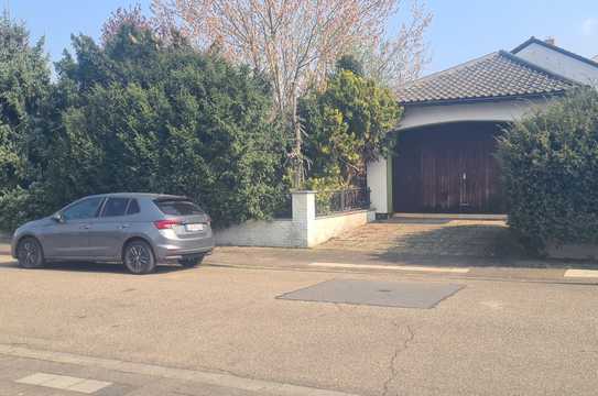 Walmdach Bungalow von Privat