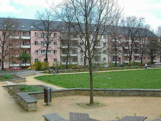 Familien aufgepasst: geräumige Whg. in guter Lage mit Balkon!