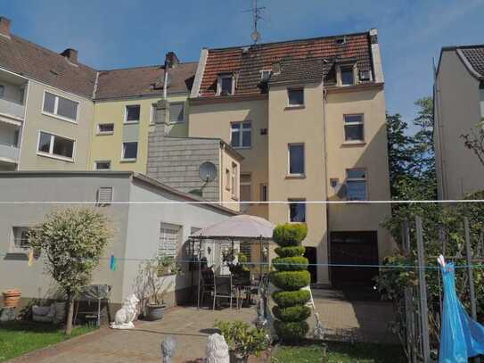 HOCHWERTIGES UND GEPFLEGTES 5-FAMILIENHAUS IN ESSEN MIT 410 m² WOHNFLÄCHE UND 422 m² GRUNDSTÜCK