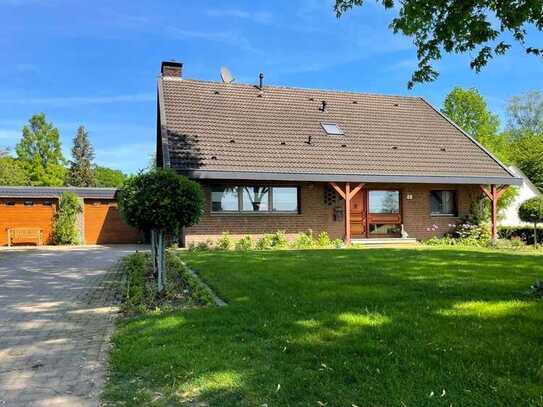 Mehrgenerationenhaus mit Garage und Carport