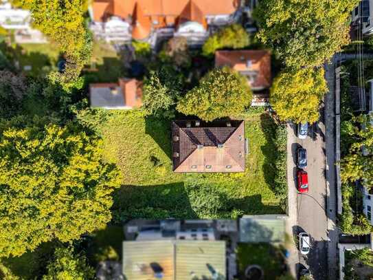 Altbau-Villa von 1890 zur Sanierung auf Traumgrundstück in der Villenkolonie l