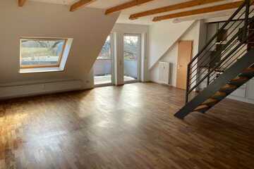 Geschmackvolle 4-Zimmer-Wohnung mit Galerie, Balkon und Einbauküche in Hannover