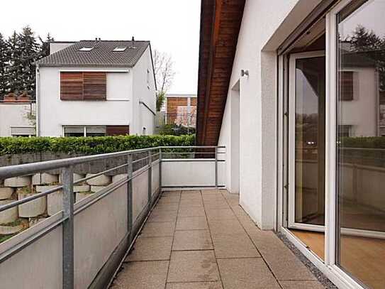 Helle Dachgeschosswohnung mit großem Balkon