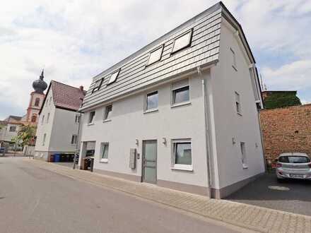 Luxuriöse 3-Zimmerwohnung im 1.OG einer kleinen Wohneinheit im Zentrum von Gernsheim