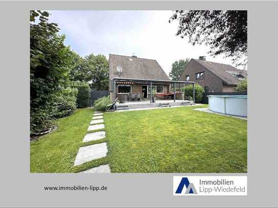 Modernisiertes freistehendes Einfamilienhaus mit Garage und Carport in zentraler Lage von St.Hubert