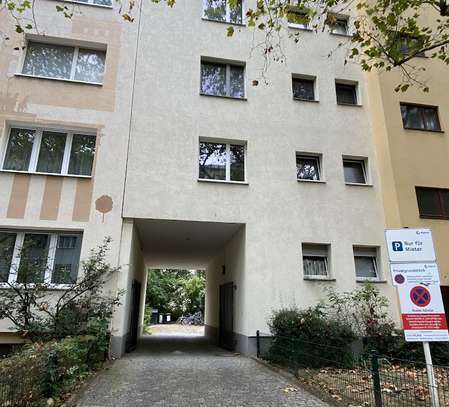 Freier Stellplatz im Tor geschützten Innenhof