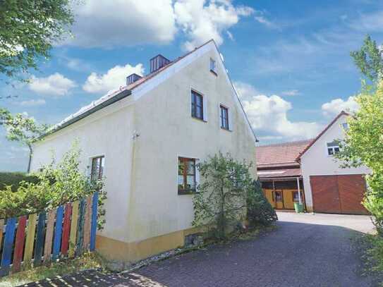 In Alleinlage! Wohnhaus mit Gerätehalle und vermieteter Wohnung im umgebauten Nebengebäude