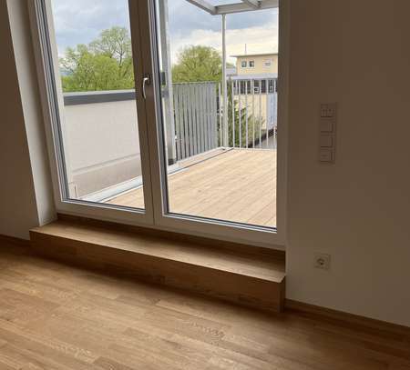 Neuwertige 3-Zimmer-Wohnung mit Balkon und Einbauküche in Kolbermoor