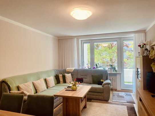 Ruhig und Zentral || Attraktive 3-Zimmer-Wohnung mit Balkon und Tiefgaragenstellplatz !