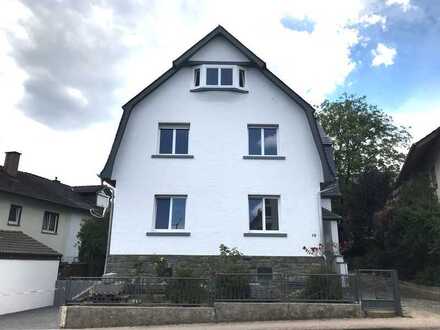 Schönes Einfamilienhaus im Taunus mit Rosengarten!
