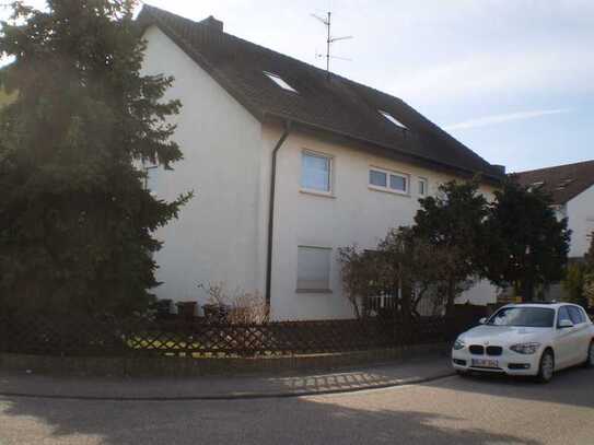 Schöne 4-Zimmer-Wohnung mit Balkon in Speyer, in einem Dreifamilienhaus