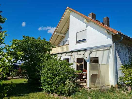 Helle 3,5ZKB Wohnung in ruhigem 2FH mit grossem Garten und Terrasse