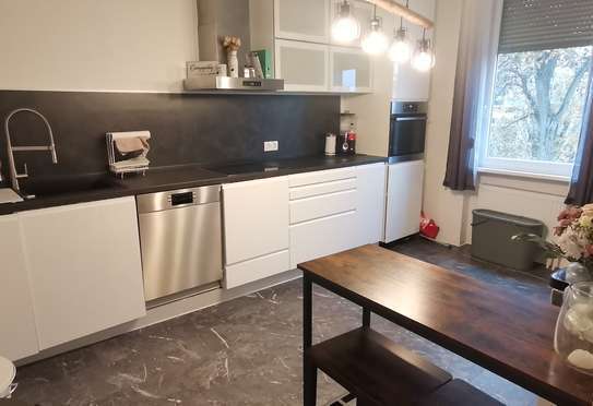 Lichtdurchflutete 4 Zimmer (80 m2) Altbau Wohnung im Herzen Frankenthal zu vermieten