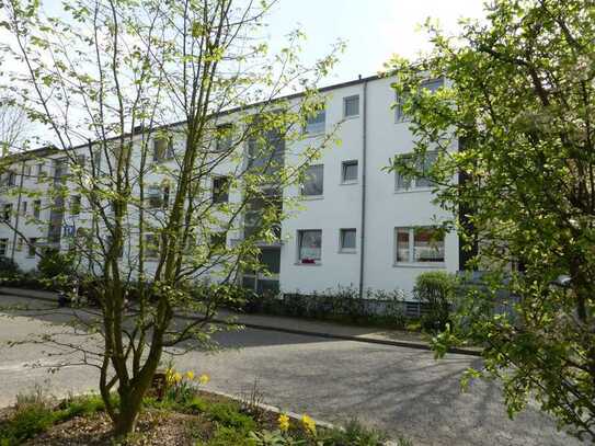 Schöne 4 Zimmerwohnung mit kleinem Balkon in Düsseldorf-Knittkuhl. Ggf. mit EBK